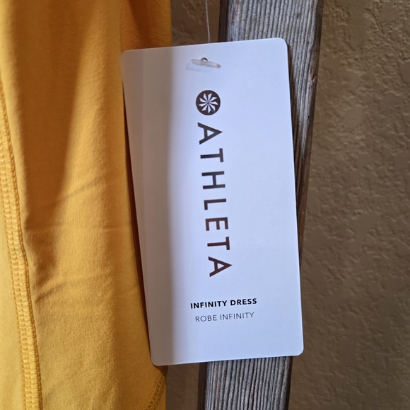 ●NWT● Athleta Women's Bright Yellow Slip Dress - Size Medium - Picture 6 of 8